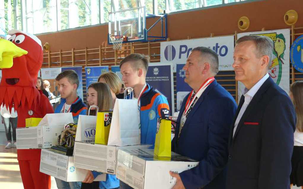 obraz wyrozniajacy - XLI Finał Ogólnopolskiego Turnieju Bezpieczeństwa  w Ruchu Drogowym dla uczniów szkół podstawowych i gimnazjalnych w Przelewicach