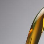 butelka z olejem sillnikowym 1170x349 1 150x150 - Jakie dodatki uszlachetniające wykorzystuje się w olejach silnikowych?