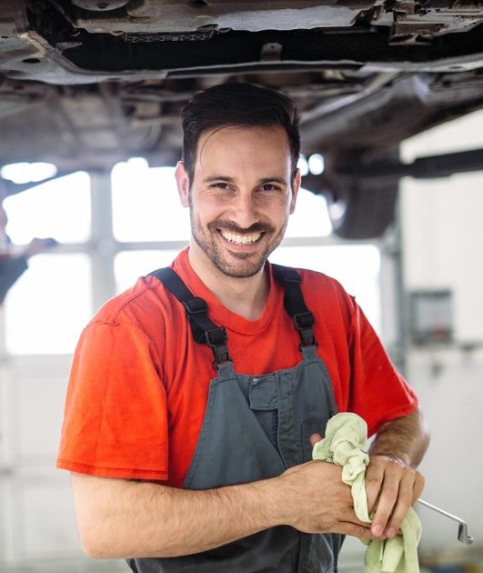 profecional car mechanic changing motor oil at mai 2021 08 26 17 31 58 utc pyf7yuffnsktc26rpehg3r33sq4mf04s84tk1aidlo - Strona Główna